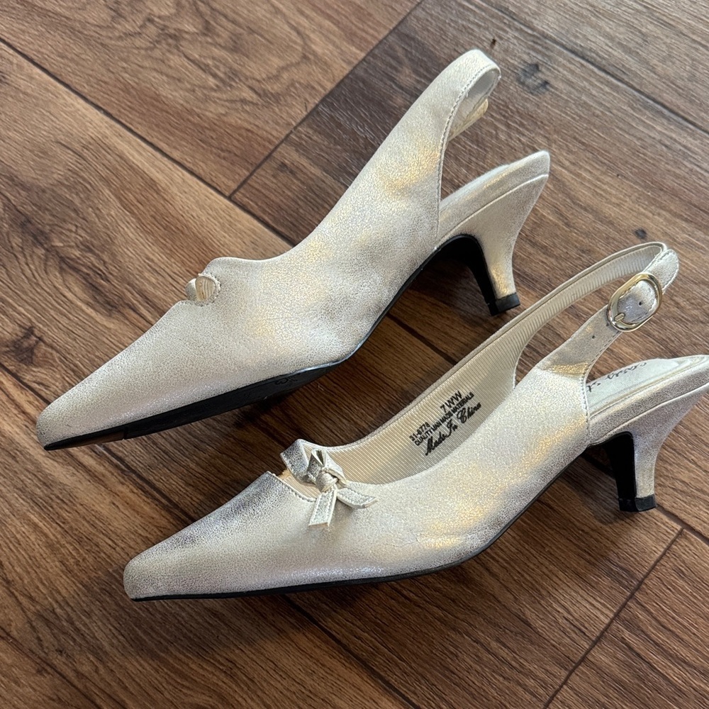 easy street Cream Metallic Pointed-Toe Slingback Mules with Bow - Picture 2 of 6